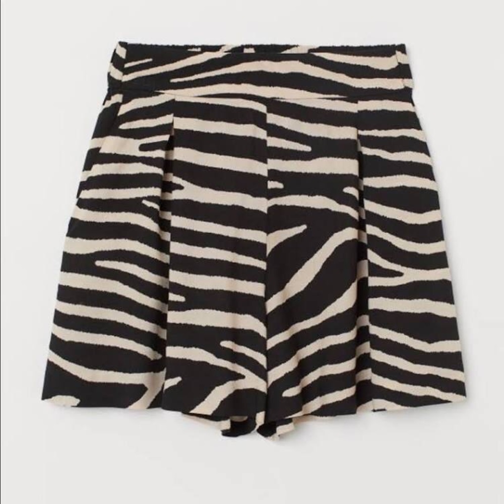 H&M ZEBRA SHORTS - Picture 1 of 2